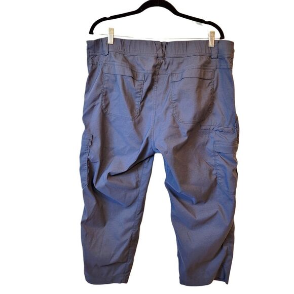 Duluth Trading Co Women's Dusty Blue Cargo Capri Pants Size 18 - Picture 2 of 5